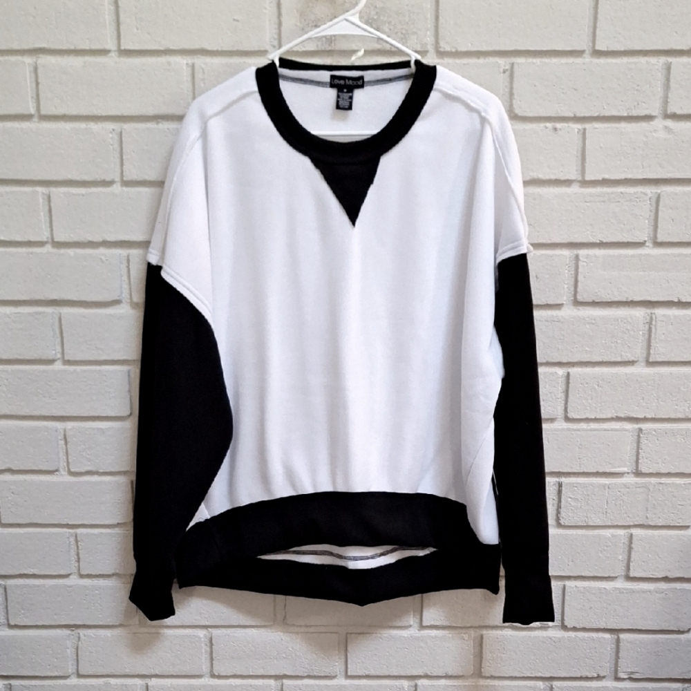 Love Mood Black and White  Thick Oversized High Low Sweatshirt. Size Medium NWT